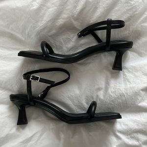 NEVER WORN Shoebijou Basic black heeled sandals